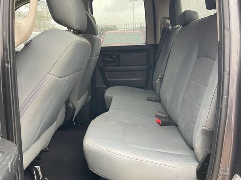 Used 2017 RAM 1500 Express RWD image 9
