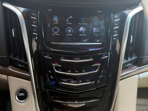 Used 2019 Cadillac Escalade ESV Luxury AWD/4WD image 16