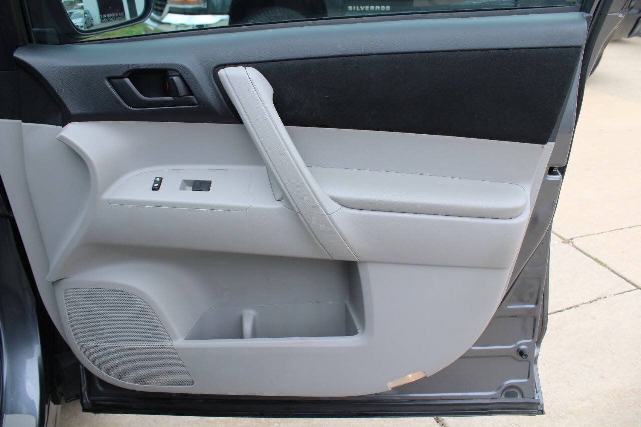 Used 2011 Toyota Highlander 2WD image 8