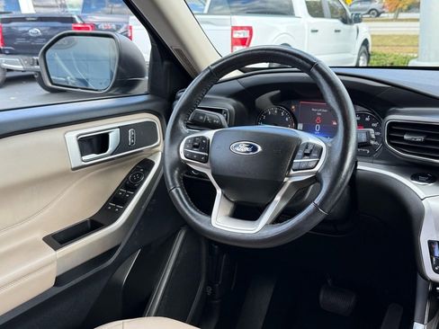 Certified 2022 Ford Explorer XLT w/ Equipment Group 202A image 11