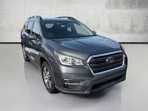 Used 2019 Subaru Ascent Premium image 3