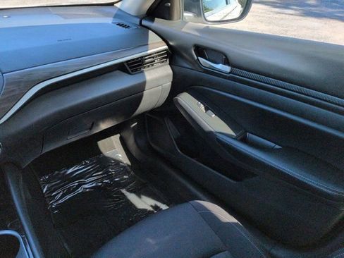 Used 2024 Nissan Altima 2.5 SV FWD image 15
