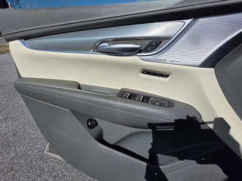 Used 2022 Cadillac XT5 Premium Luxury image 17