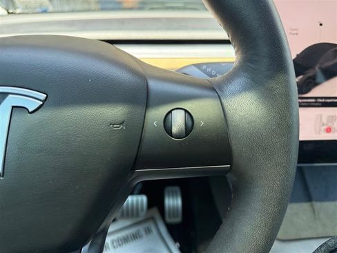 Used 2022 Tesla Model Y Performance image 36