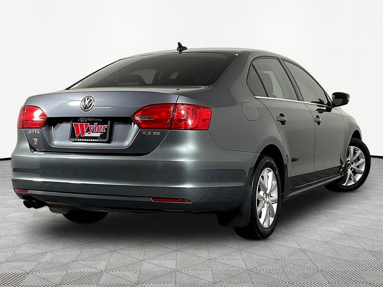 Used 2013 Volkswagen Jetta SE FWD image 6