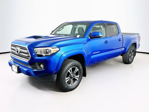Used 2017 Toyota Tacoma TRD Sport RWD image 3