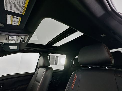 Used 2024 Nissan Titan PRO-4X w/ Pro-4x Convenience Package image 26