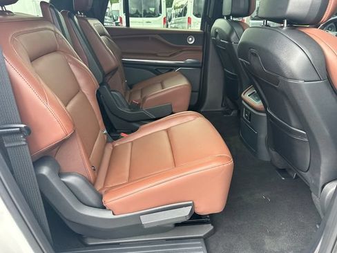 New 2026 Lincoln Navigator L Reserve AWD/4WD image 16