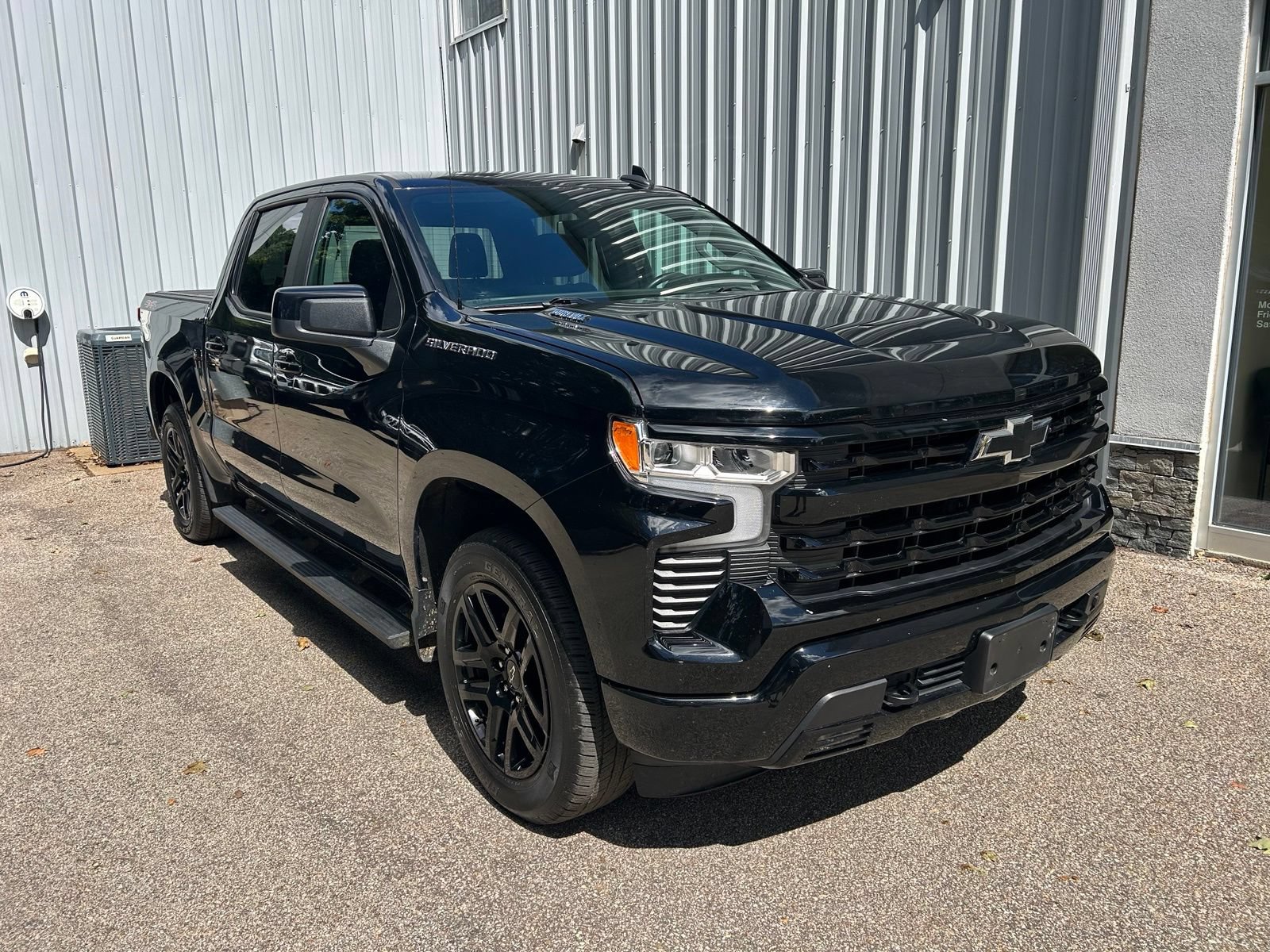 Used 2022 Chevrolet Silverado 1500 RST AWD/4WD image 3