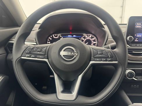 Used 2024 Nissan Altima 2.5 SV image 16