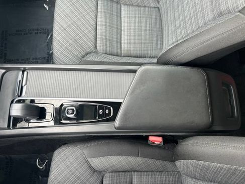 Used 2023 Volvo XC60 B5 Core AWD/4WD image 26