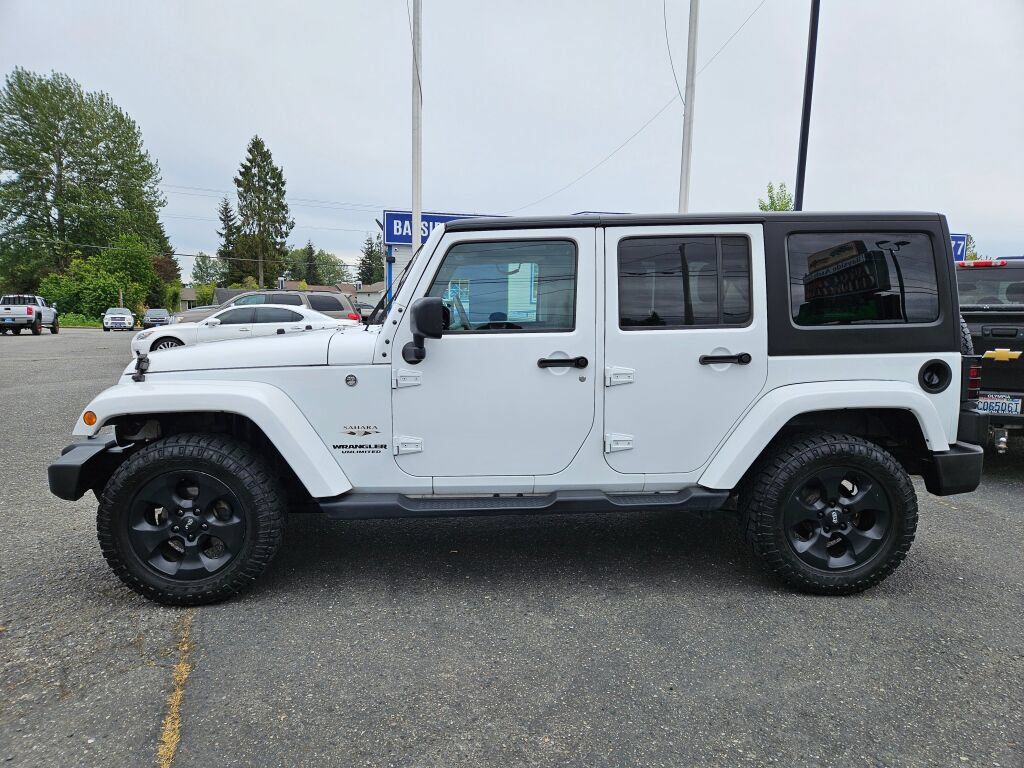 Used 2017 Jeep Wrangler Unlimited Sahara AWD/4WD image 2