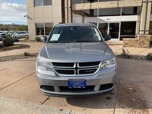 Used 2019 Dodge Journey SE FWD image 2