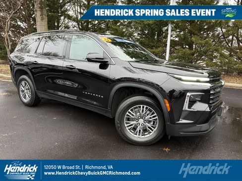 Used 2025 Chevrolet Traverse LT image 1