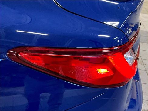 Used 2025 Toyota Camry SE image 33