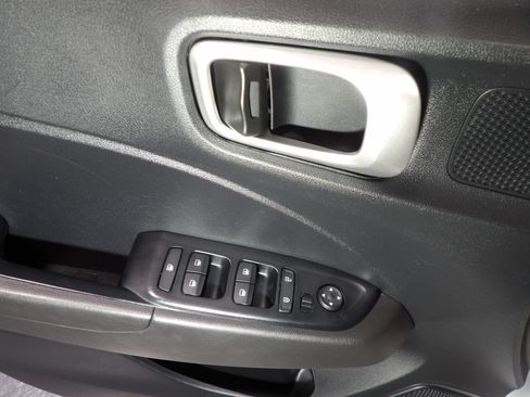 Used 2021 Hyundai Venue SE FWD image 7
