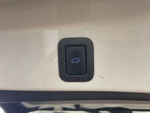 Used 2018 Toyota Highlander XLE image 21