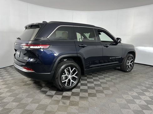 Certified 2024 Jeep Grand Cherokee Limited w/ Luxury Tech Group II image 6