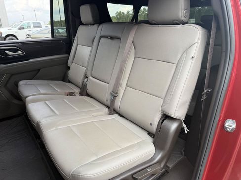 Used 2024 Chevrolet Suburban Z71 w/ Luxury Package AWD/4WD image 17