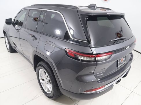 Used 2025 Jeep Grand Cherokee Laredo X w/ Luxury Tech Group I image 24