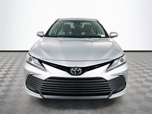 Used 2022 Toyota Camry XLE FWD image 2