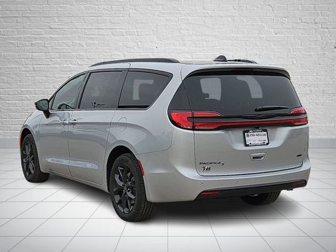 New 2026 Chrysler Pacifica Select w/ S Appearance Package image 3