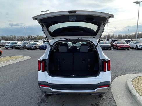 Certified 2025 Kia Sorento S w/ Panoramic Sunroof Package image 8