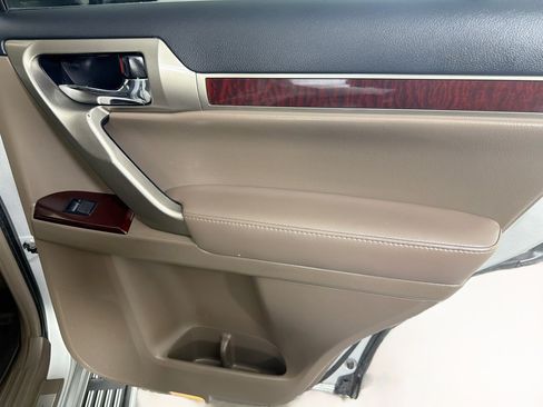Used 2018 Lexus GX 460 Premium w/ Premium Package AWD/4WD image 29