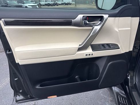Used 2023 Lexus GX 460 Premium image 11