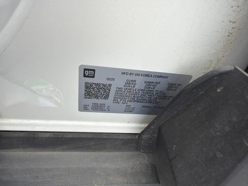 Used 2025 Chevrolet Trax LT w/ LT Convenience Package FWD image 4