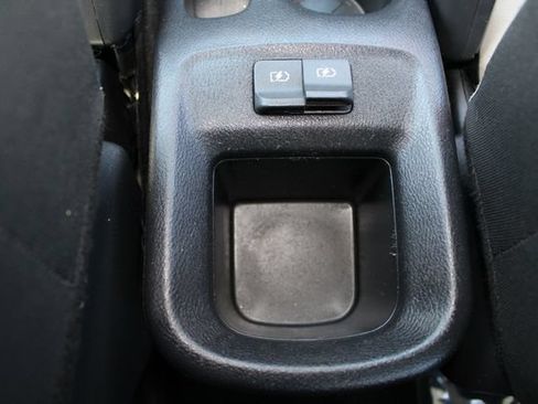 Used 2021 Nissan Versa SV FWD image 33