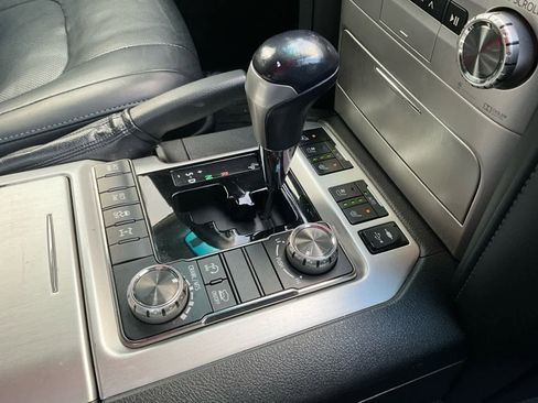 Used 2016 Toyota Land Cruiser image 24