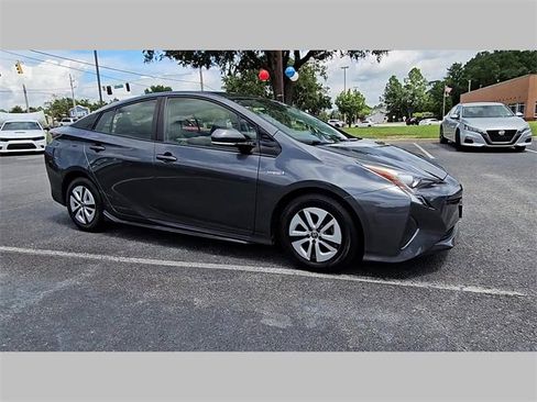 Used 2017 Toyota Prius Three w/ Advanced Technology Package image 16