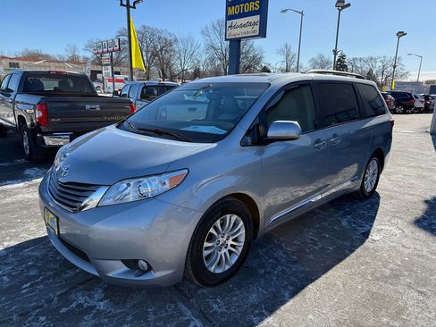 Used 2015 Toyota Sienna XLE Premium image 52