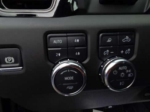 Used 2024 GMC Sierra 2500 AT4 w/ AT4 Premium Plus Package image 34