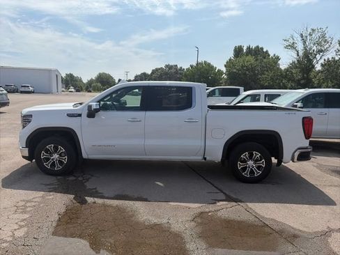 Used 2025 GMC Sierra 1500 SLT AWD/4WD image 3