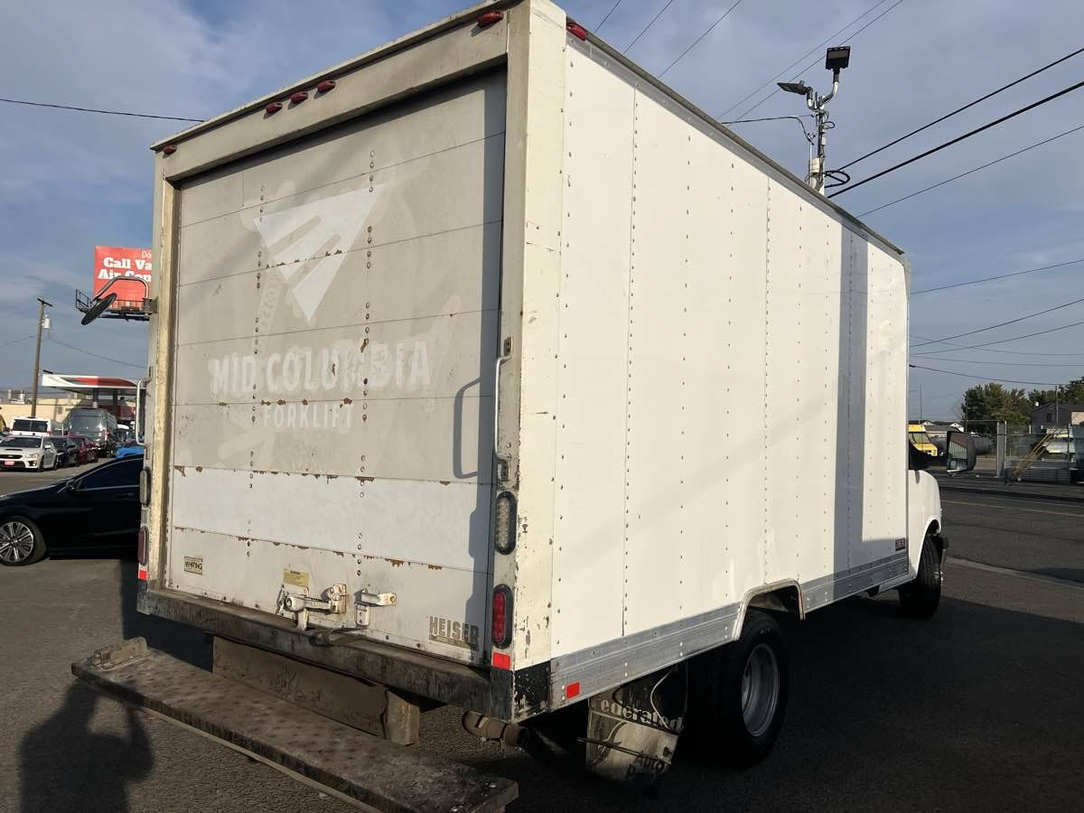 Used 2016 Chevrolet Express 3500 RWD image 5