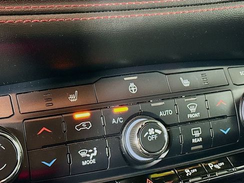 Certified 2023 Dodge Durango R/T w/ Blacktop Package AWD/4WD image 32