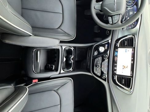 New 2026 Chrysler Pacifica Limited w/ Uconnect Theater Family Group image 14