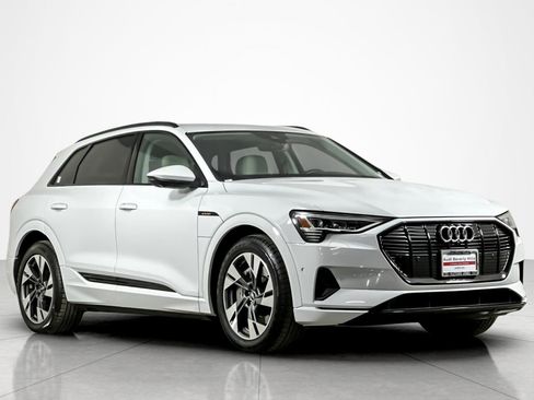 Used 2022 Audi e-tron Premium w/ Convenience Plus Package image 7
