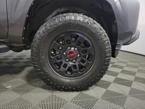 Used 2022 Toyota Tacoma SR5 RWD image 11