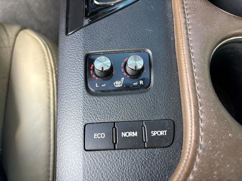 Used 2013 Toyota Avalon XLE Touring FWD image 30