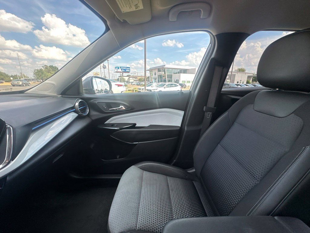 Used 2025 Chevrolet Trax LT w/ LT Convenience Package FWD image 23