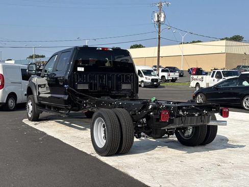 New 2026 Ford F550 4x4 Crew Cab image 5