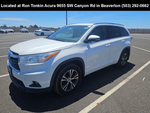 Used 2016 Toyota Highlander XLE AWD/4WD image 3