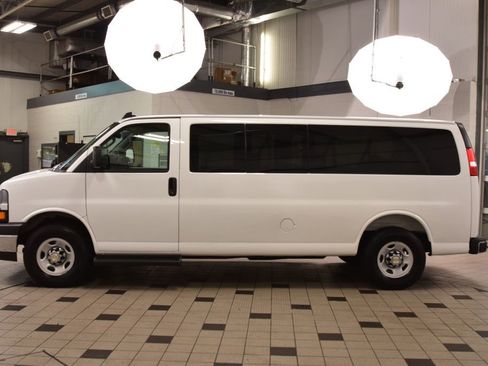 Used 2025 Chevrolet Express 3500 LT w/ LT Preferred Equipment Group RWD image 3