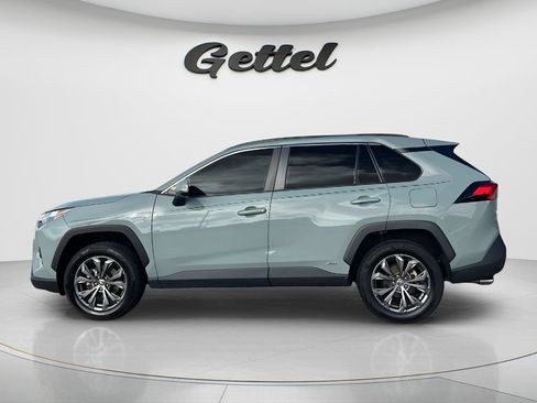 Used 2022 Toyota RAV4 XLE Premium AWD/4WD image 8
