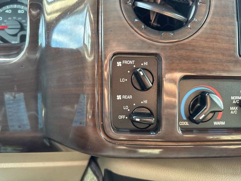 Used 2011 Ford E-150 and Econoline 150 w/ Premium Van Group image 35