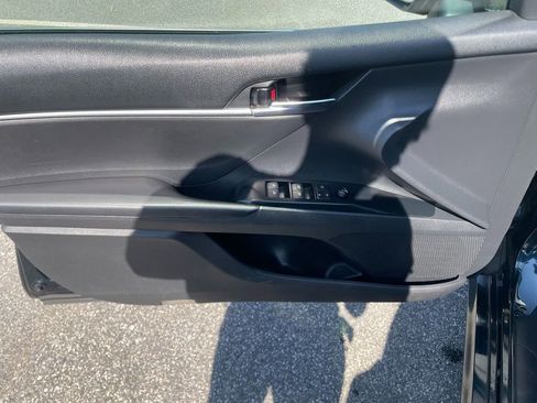 Used 2018 Toyota Camry LE w/ Convenience Package image 11