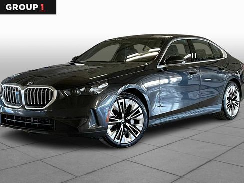 Used 2025 BMW 530i image 1